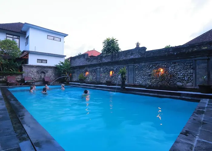 Warsa's Garden And Pensión